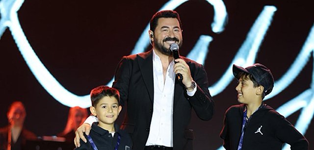 Serkan Kaya, Trabzon'da Oğulları ile Sahneye Çıktı!