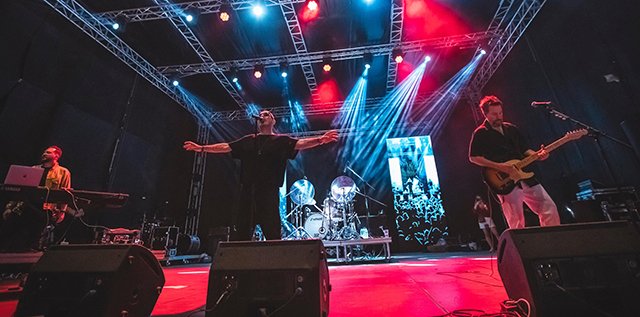 Gripin... KOSOVA'DA GÖNÜLLERİ FETHETTİ!