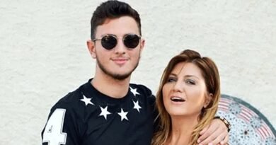 Küçük Oğlu Emir Üniversiteyi Bitirdi!