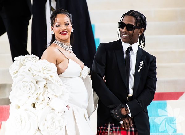 Rihanna'nın Hamilelik Tarzı: Moda Dünyası
