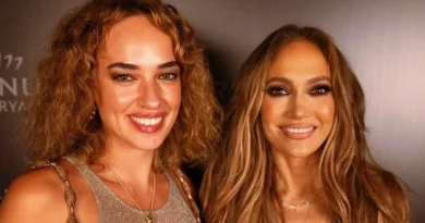 Seda Bakan'ı Öfkelendiren İddia: Jennifer Lopez ile Fotoğraf İçin 1 Milyon TL Mi Ödendi?