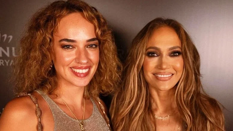 Seda Bakan'ı Öfkelendiren İddia: Jennifer Lopez ile Fotoğraf İçin 1 Milyon TL Mi Ödendi?