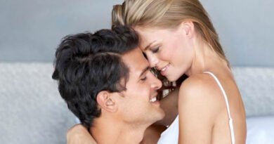 Sekste Mutluluğun Sırrı: Uzmanlardan İpuçları!
Cinsel yaşamlarını canlandırmak isteyen çiftler genellikle seksi iç çamaşırları veya cinsel gücü artırıcı ilaçlar arayışına giriyor. Ancak uzmanlar, aslında bir bakış ya da bir dokunuşun bunlardan çok daha etkili olabileceğini vurguluyor. Nasıl mı?