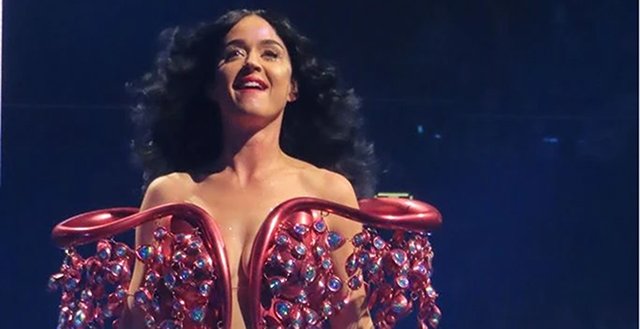 Katy Perry Yasaklı Bölgeden Klip Çekti, Ceza Şoku!