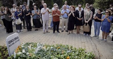 Genco Erkal, Vefatının İlk Yıldönümünde Mezarı Başında Anıldı!