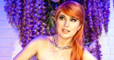 Hülya Bozkaya Kanseri Yendi ve Yeni Şarkısıyla Hayata 'Merhaba' Dedi!