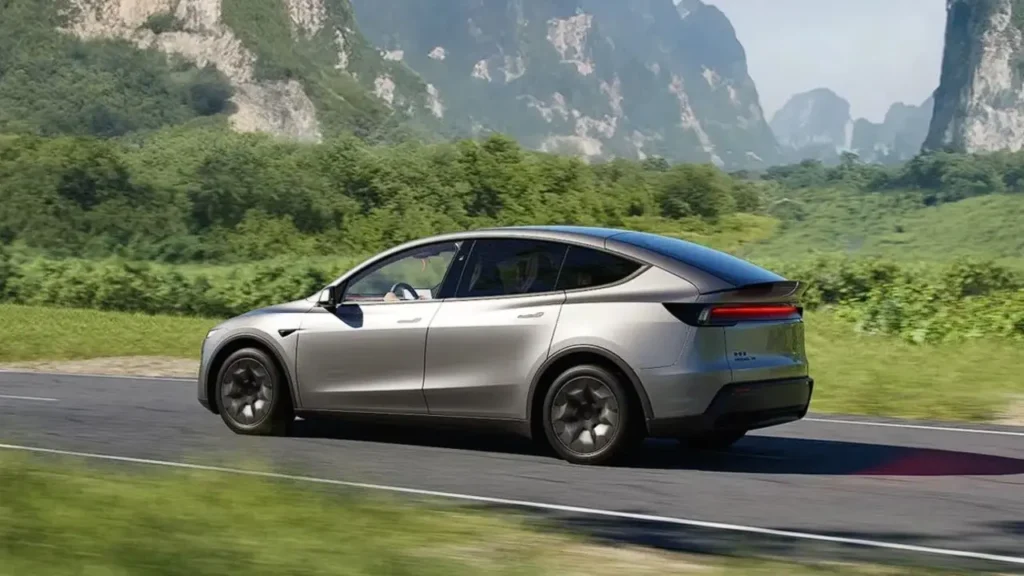 Yeni Tesla Model Y L Satışa Sunuldu