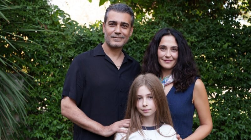 “Çok Uzak Çok Yakın” dizisinin yeni adı “Ben Annemin Rüyasıyım” olarak belirlendi.