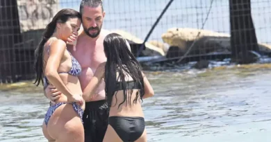 Ceren Benderlioğlu Ailesiyle Alaçatı Tatilinde