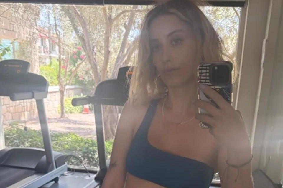 Hazal Kaya'nın Spor Paylaşımı Sosyal Medyada Gündem Oldu