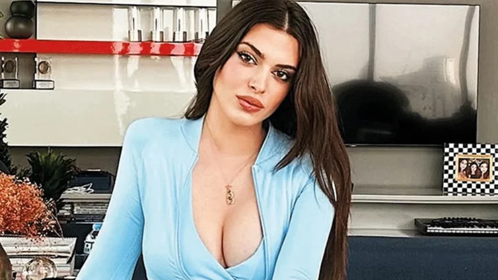 Yeni aşk paylaşımı! Sevgilisiyle poz verdi.