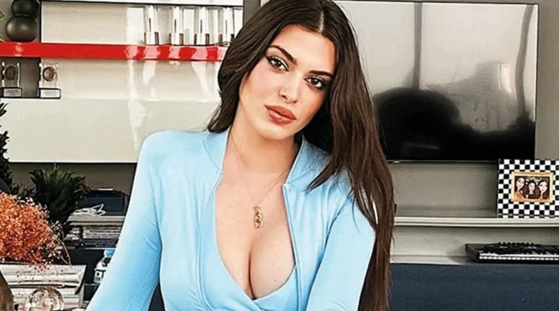 Yeni aşk paylaşımı! Sevgilisiyle poz verdi.