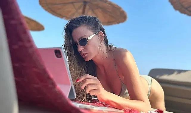 Serenay Sarıkaya, 2025 Yazına Sosyal Medyadan Veda Etti
