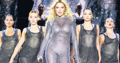 Hadise: Paris Sokaklarında Manken Gibi!
