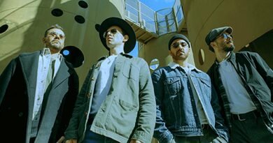 Adamlar, Faaliyetlerine Ara Verip Konserlerini İptal Etti!