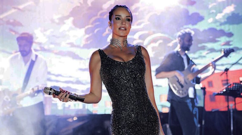 Bengü, Şarkılarını Swarovski İçin Söyledi!