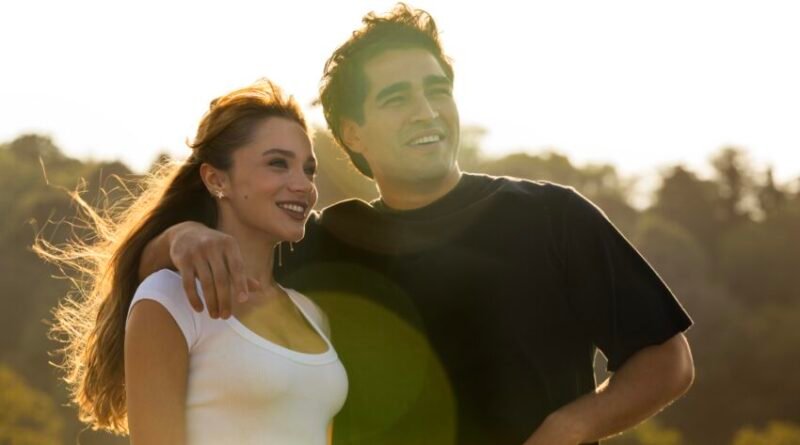Mert Ramazan Demir ve Miray Daner'in "Bize Bi'şey Olmaz" Dizisinden İlk Kare