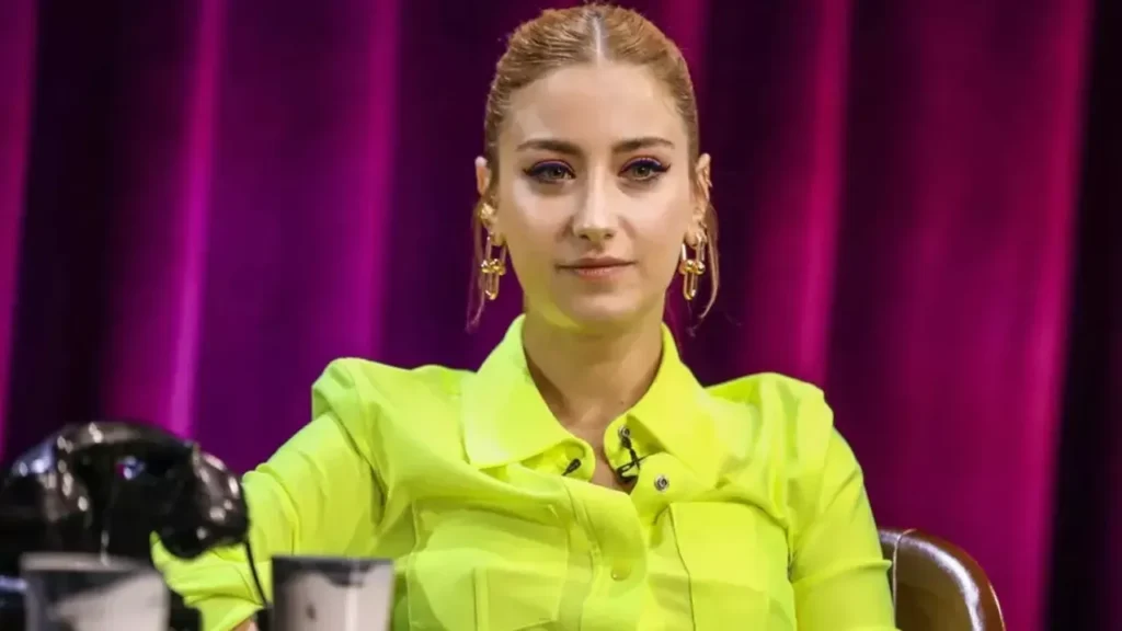 Hazal Kaya'nın Yüzündeki Değişim Gündem Oldu! Estetik İddiaları Konuşuluyor