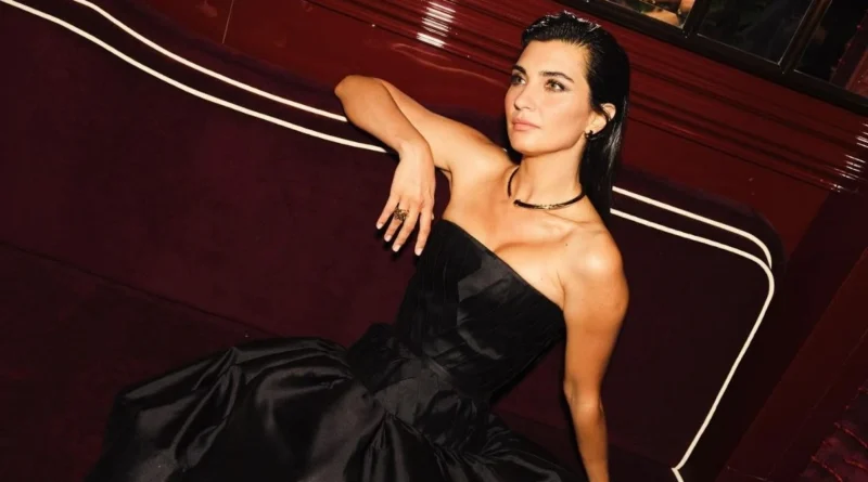 Tuba Büyüküstün, Direk Dansçısı Oluyor