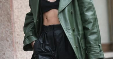 Deri Pantolonla Hangi Kıyafetler Uyumlu?   
                                                      Moda