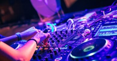 DJ Seti: Kuranlara Başlangıç Seviyesi İçin Ekipman ve Setup Önerileri