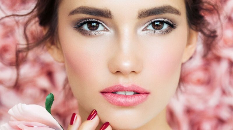 Düğün Gününüzde Yanınızda Olacak 14 Makyaj Ürünü