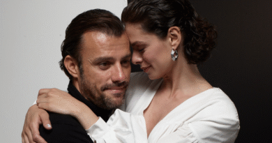 Özge Özpirinçci ve Salih Bademci'nin ‘Sakıncalı’ Dizisi Venedik’te Tanıtılacak