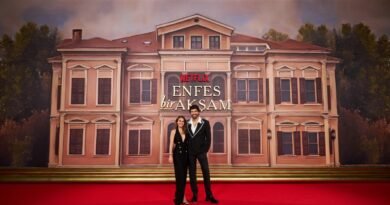 Engin Akyürek ve Aslı Enver'in Rol Aldığı 'Enfes Bir Akşam' Gala Töreni Göz Doldurdu