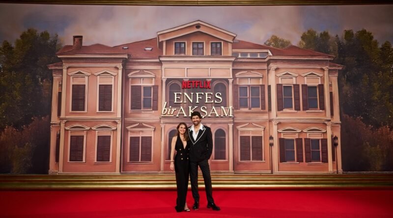 Engin Akyürek ve Aslı Enver'in Rol Aldığı 'Enfes Bir Akşam' Gala Töreni Göz Doldurdu