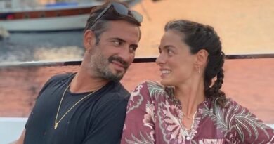 Eşi Burak Yamantürk'e Aşk Dolu Sözler: "Her Zaman Büyüleniyorum"