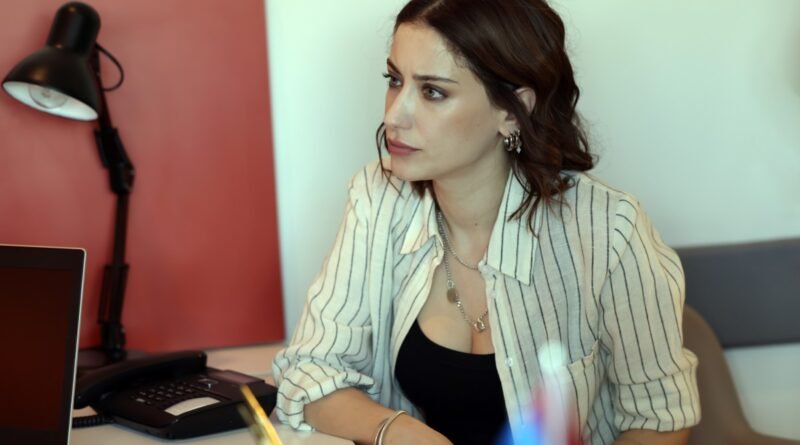 Hazal Kaya ve Çağlar Ertuğrul'lu Sorgu Dizisi Yeni Sezonuyla Geri Döndü: Gerilim ve Şüphe Zirvede!