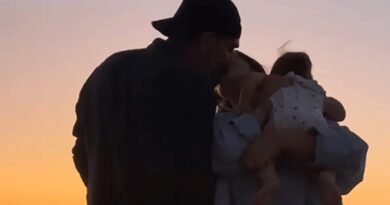 Neslihan Atagül... Aile Pozu: 'Tarife Sığmaz!'