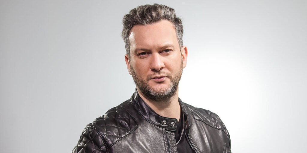 Erhan Güler "SENSİZ OLAMIYORUM" Şarkısını Dinleyicilerle Paylaştı