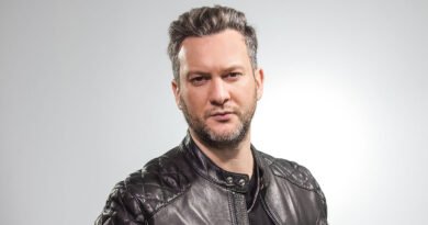 Erhan Güler "SENSİZ OLAMIYORUM" Şarkısını Dinleyicilerle Paylaştı