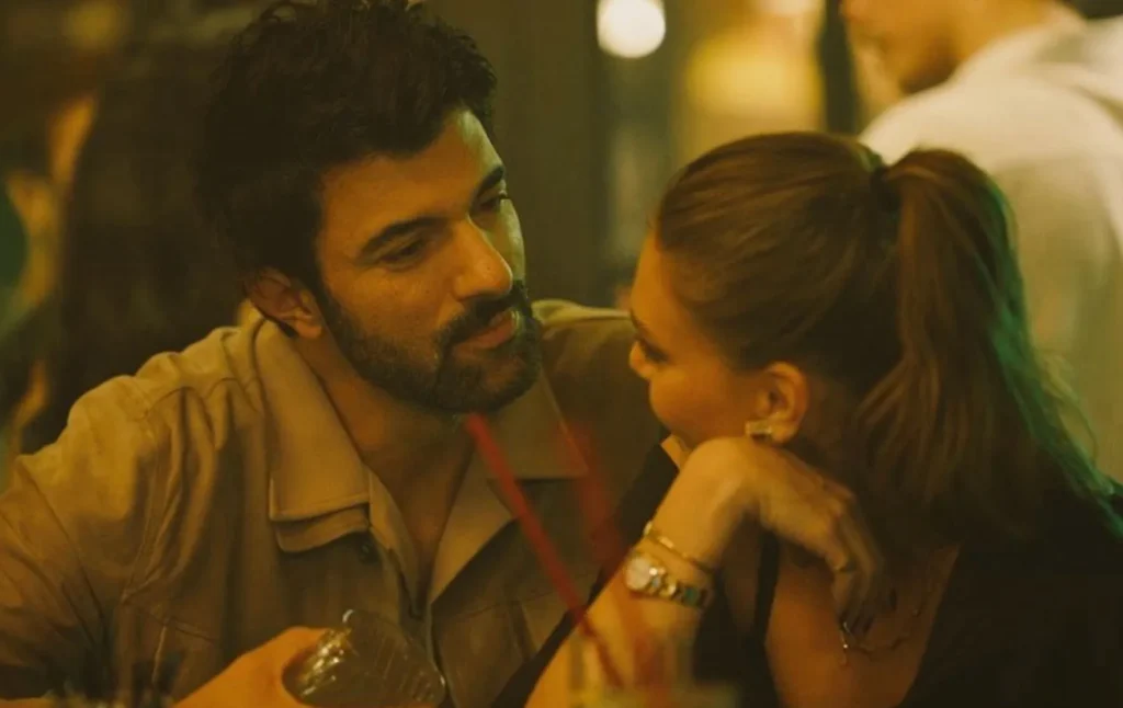 Engin Akyürek ve Aslı Enver'li "Enfes Bir Akşam" Dizisi İkinci Sezon Onayı Aldı