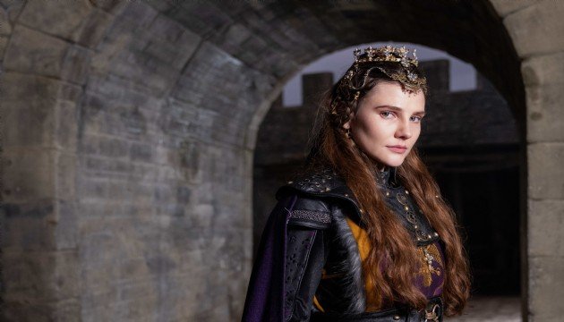 Alina Boz'dan İlk Kareler: Başarılı Oyuncu Prenses Asporça Rolünde!