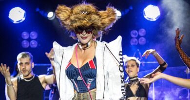 Hande Yener'in Sahnesinde Sürpriz Konuk!