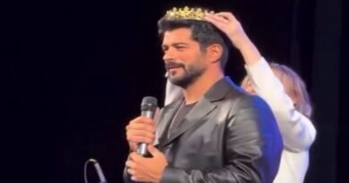 Burak Özçivit... Rusya'da Kral İlan Edildi!