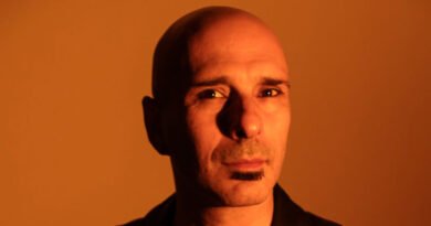 Birol Namoğlu, Refik Durbaş'ın "Kar Altında Bir Sabah" Şiirini Yorumladı!