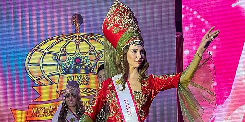 Dünya Mankenler Kraliçesi Yarışması: Osmanlı Giysisi Dünya 1.'si Oldu!