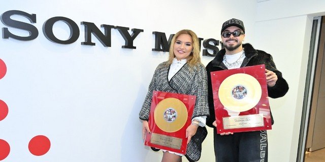 Demet Akalın & Sefo: 'YERİNDE DUR' Achieves Diamond Record!