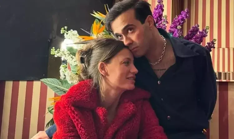 Serenay Sarıkaya'ya Her Sabah Romantik Jest: “İki Kahve ve Çiçek Alırım”