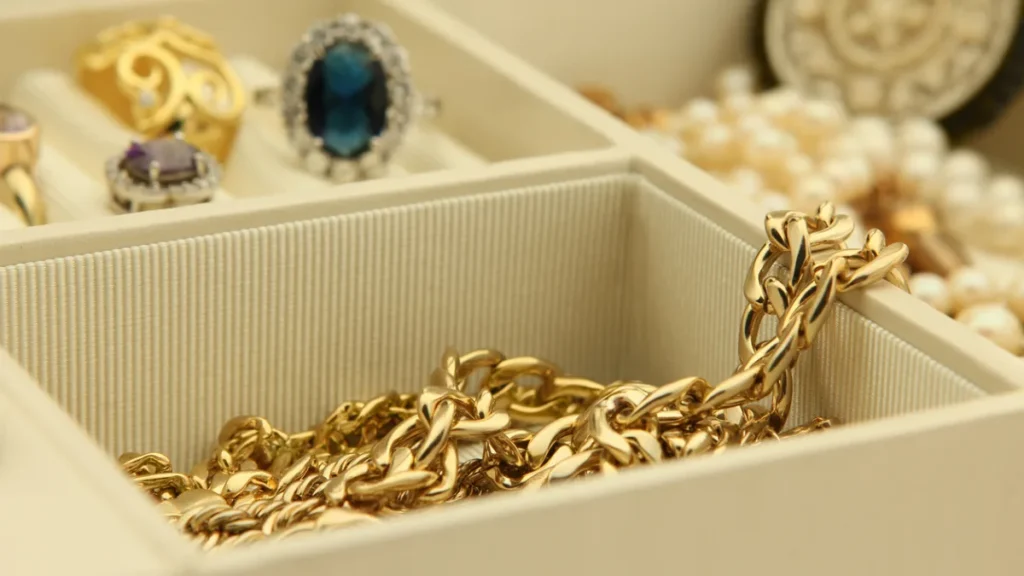 Altın Kaplama Takılar: Gerçek Altın ile Farkları Nedir?