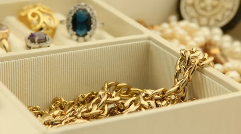 Altın Kaplama Takılar: Gerçek Altın ile Farkları Nedir?