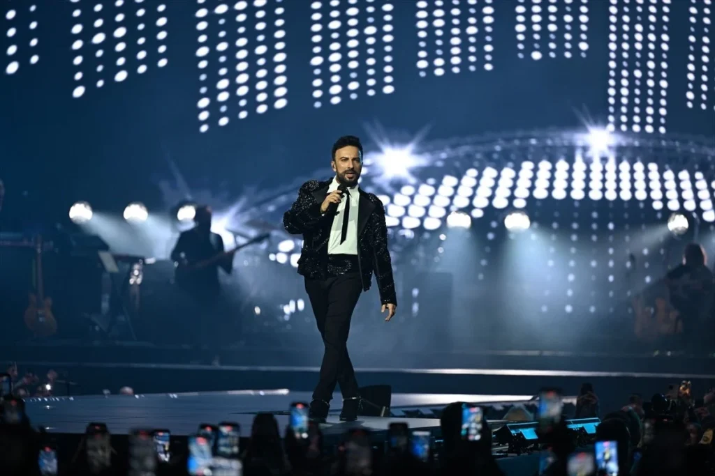 Megastar İstanbul'u Salladı! Tarkan'dan 7 Yıl Sonra Duygusal Özür.