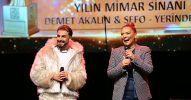 Sefo ve Demet Akalın’a 'Yerinde Dur' İçin Bir Gece İki Ödül