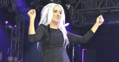 Yıldız Tilbe Sarı Blonde: Oynamaktan Kendini Alamadı!