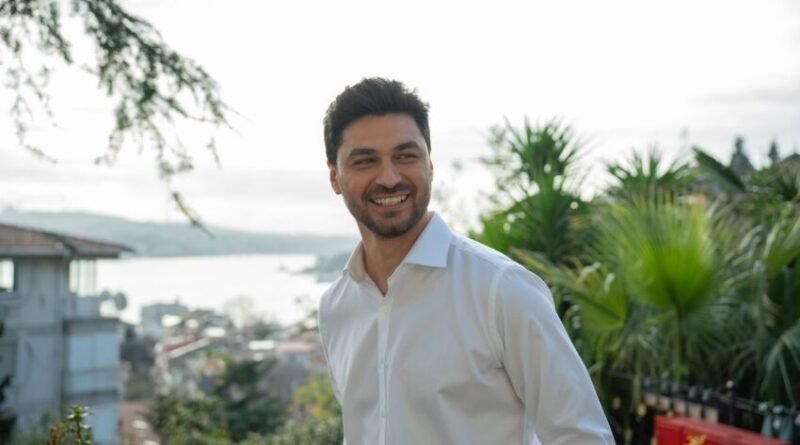 Kızılcık Şerbeti'nde Yeni Fatih Devri! Emre Dinler'in Sete İlk Girişi Olay Yaratıyor.