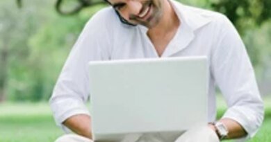 "Yalanlardan İnsana"  
Bazılarımız inanıyor, bazılarımız inanmıyor, bazılarımız için inanmak avantaj sağlıyor.