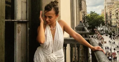 Başını Örtüp Poz Verdi! Ramazan Kuralı Sosyal Medyayı Salladı